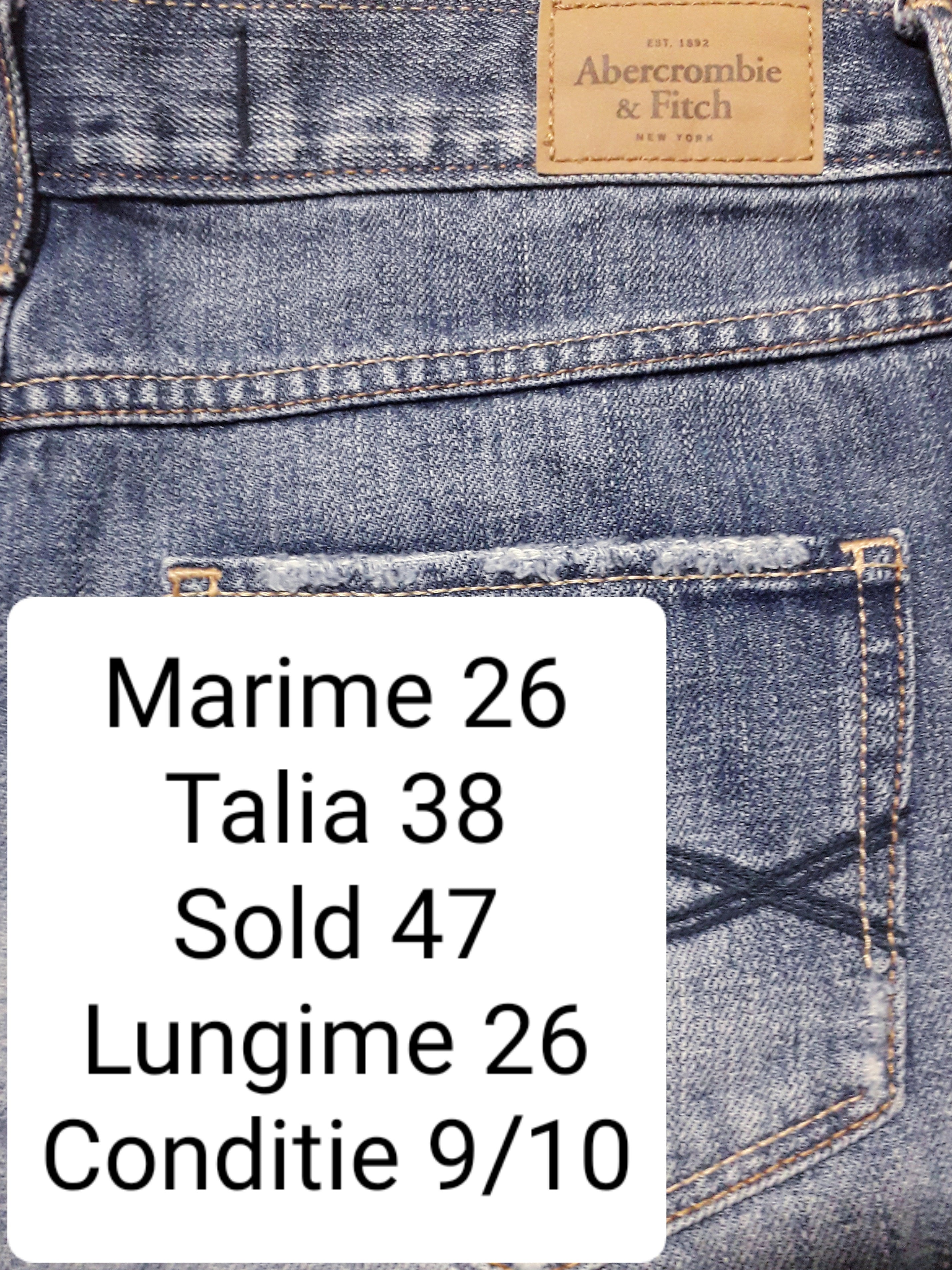 Blugi scurti Abercrombie&Fitch - marimea S/M - Femei
