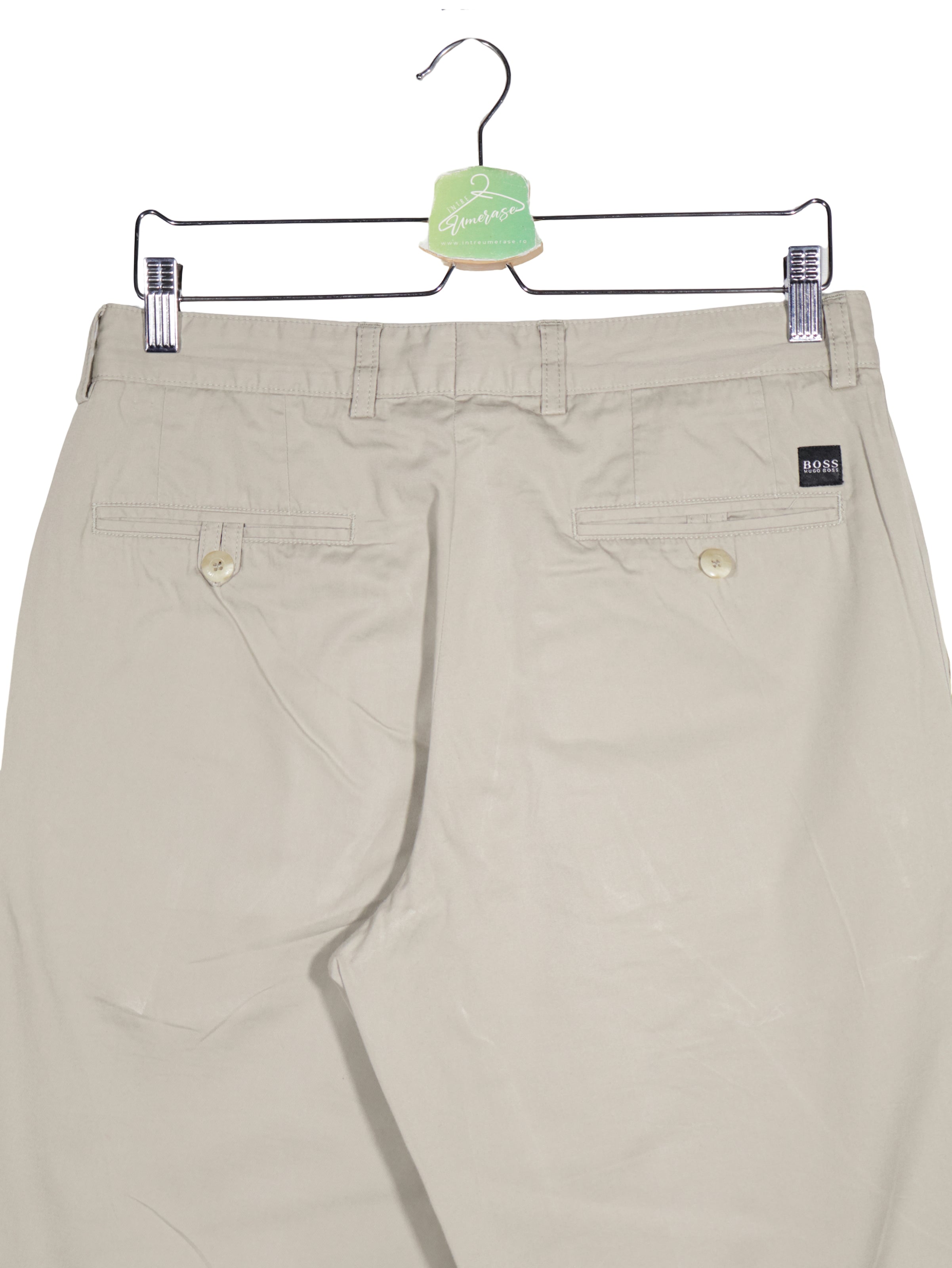 Pantaloni BOSS Hugo Boss bej deschis mărime S detaliu material și croială second-hand premium