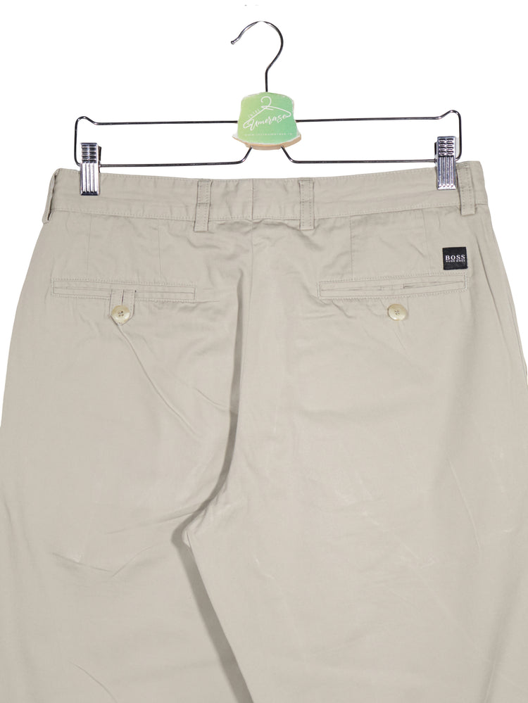 Pantaloni BOSS Hugo Boss bej deschis mărime S detaliu material și croială second-hand premium