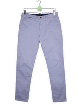 Pantaloni Scotch & Soda bleu deschis mărime S vedere din față second-hand premium
