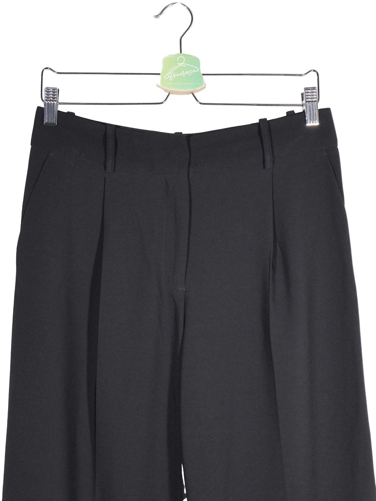 Pantaloni ZARA negru mărime S detaliu material și croială second-hand premium