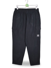 Pantaloni Adidas negru mărime L vedere din față second-hand premium