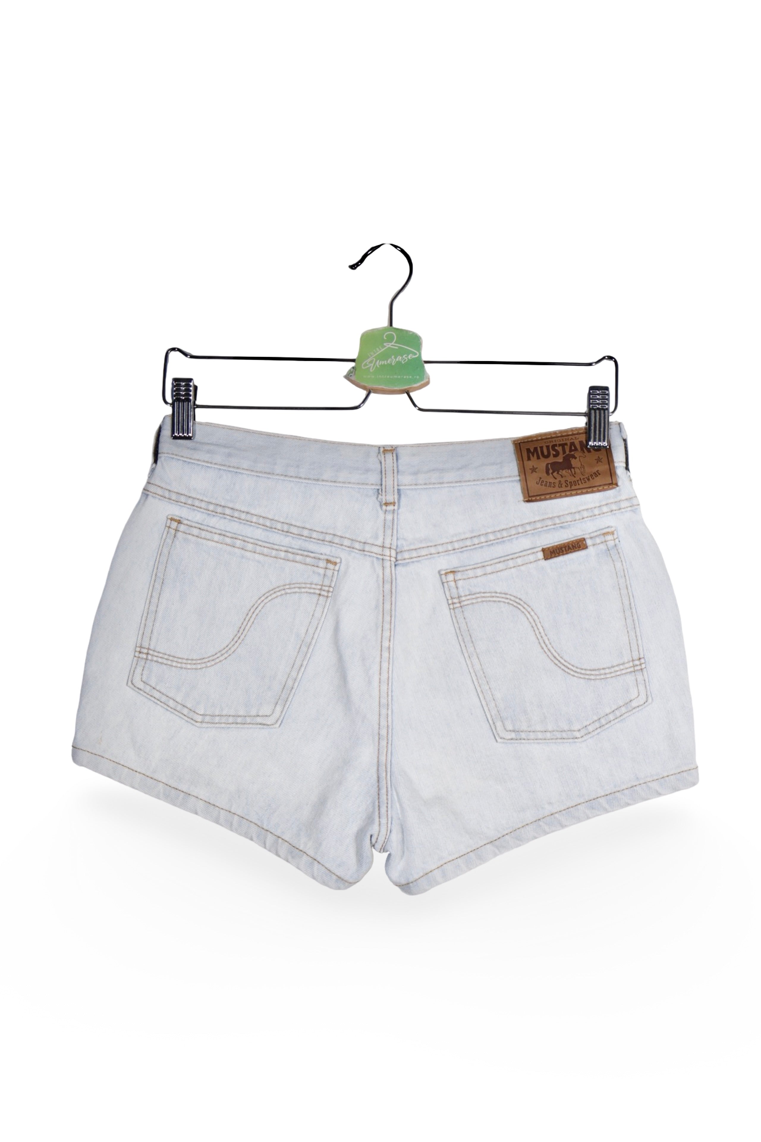 Blugi scurți - Mustang albaștri deschiși din denim cu croială scurtă – M – Femei - detaliu