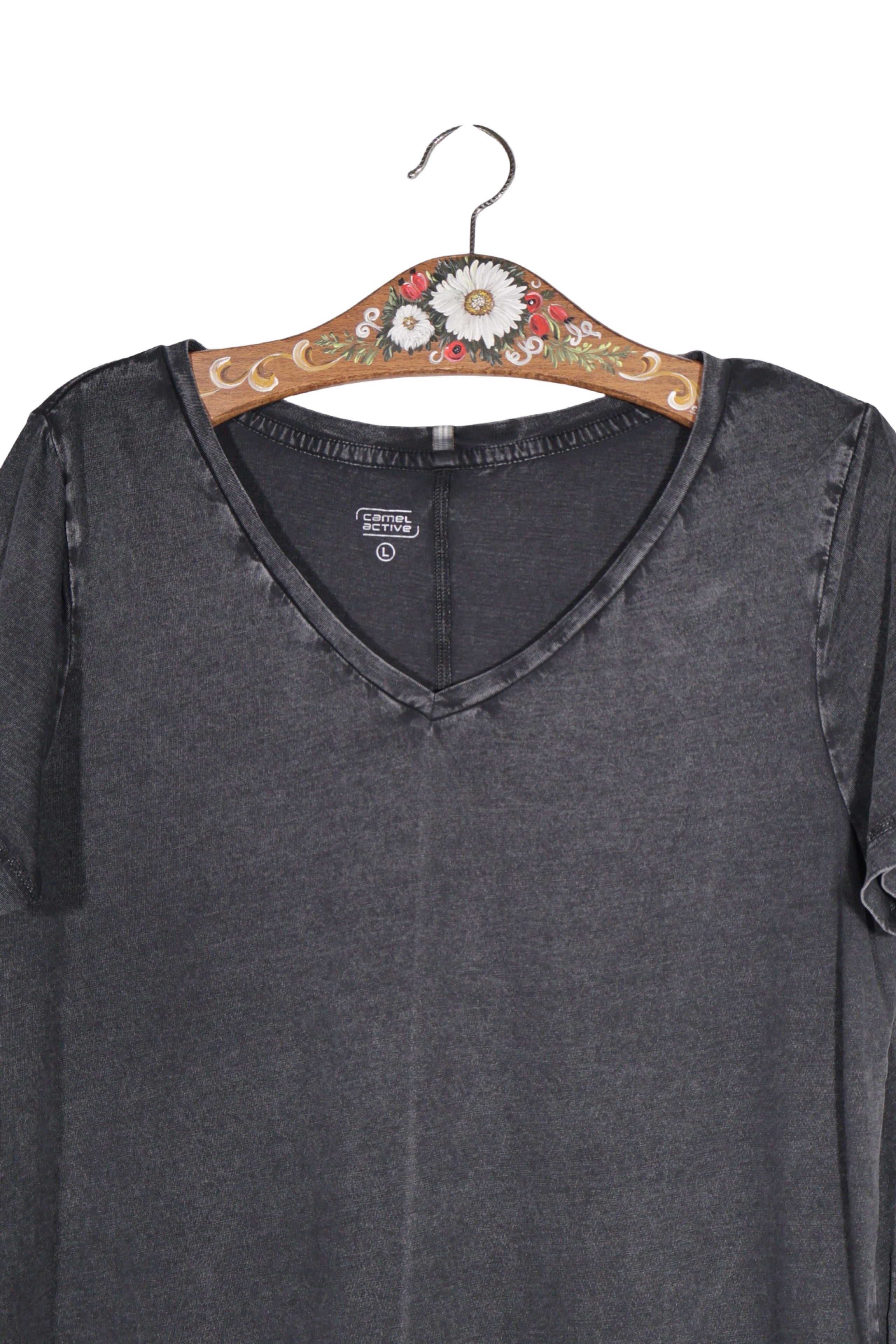 Tricou - Camel gri inchis spalacit, cu decolteu in V – L – Femei - detaliu