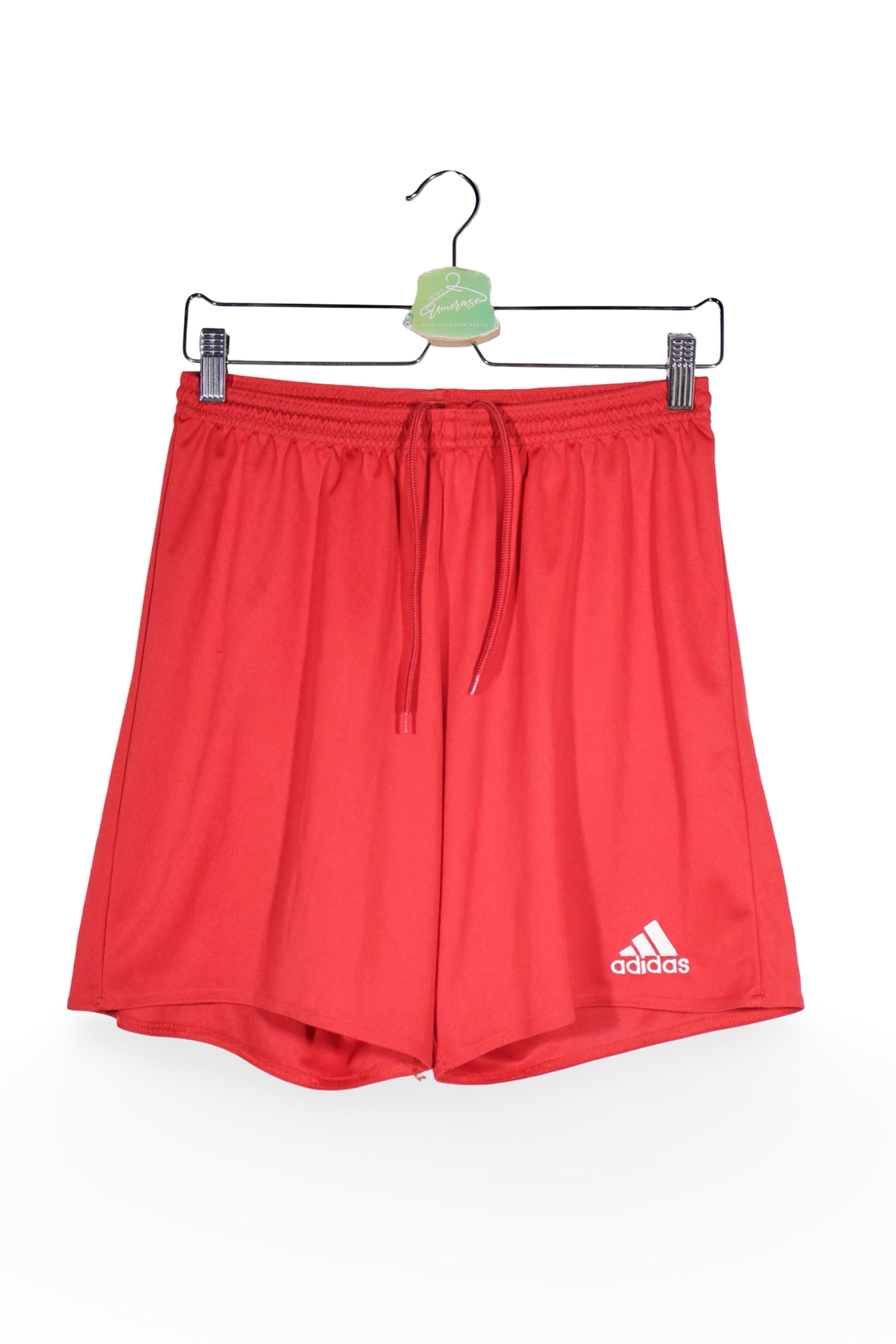 Pantaloni scurți - Adidas roșii din material sport cu talie elastică – M – Femei - fata