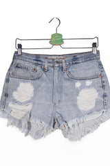 Blugi scurți - Levi's albaștri deschiși, rupți, cu tiv franjurat – M – Femei - detaliu