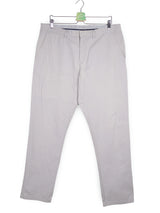 Pantaloni Tommy Hilfiger gri deschis mărime L vedere din față second-hand premium