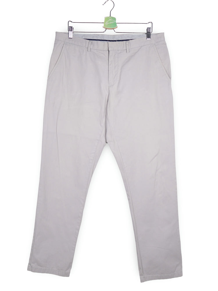 Pantaloni Tommy Hilfiger gri deschis mărime L vedere din față second-hand premium