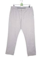 Pantaloni Tommy Hilfiger gri deschis mărime L vedere din față second-hand premium