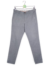 Pantaloni JACK&JONES gri mărime M vedere din față second-hand premium