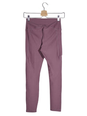 Pantaloni Under Armour mov prună mărime S vedere din spate second-hand premium