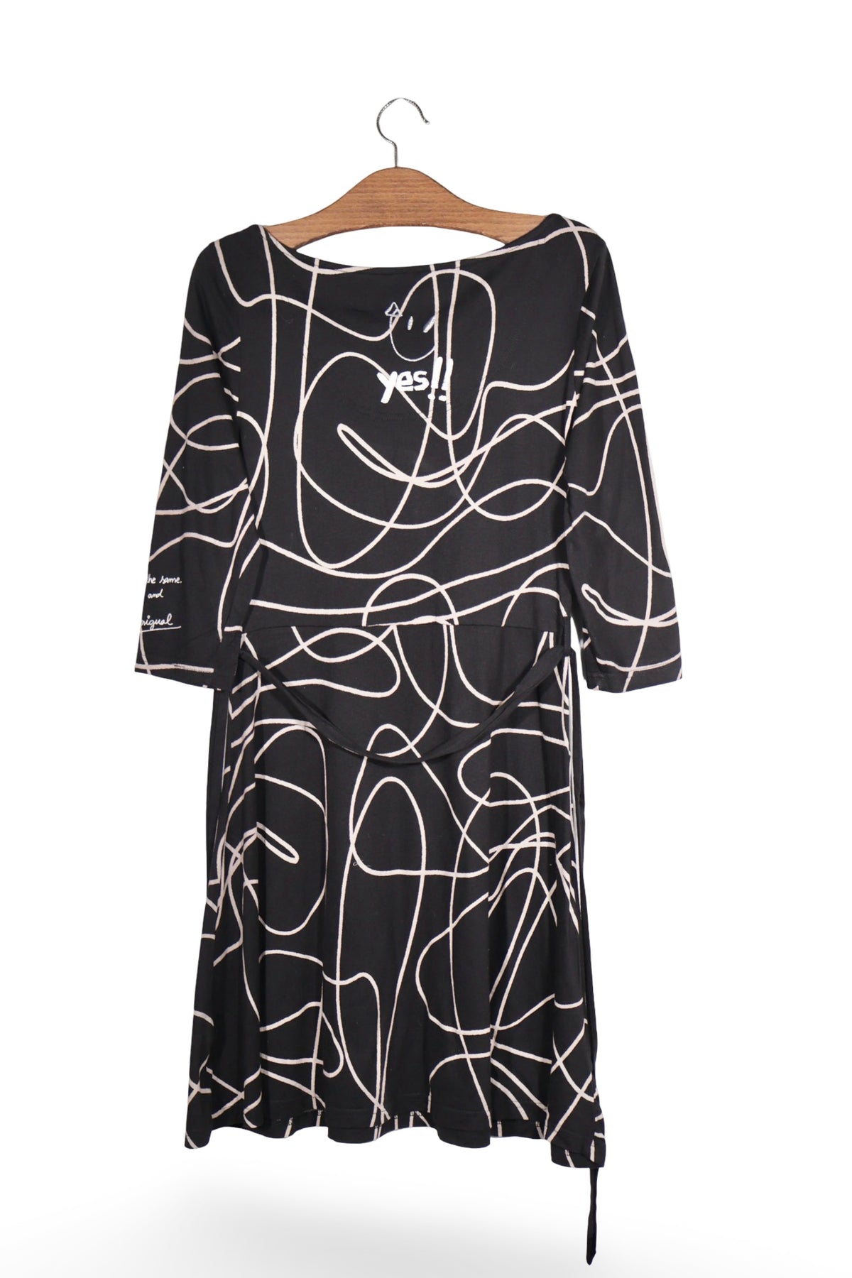 Rochie - Desigual neagra cu imprimeu grafic si accente rosii – L – Femei - spate