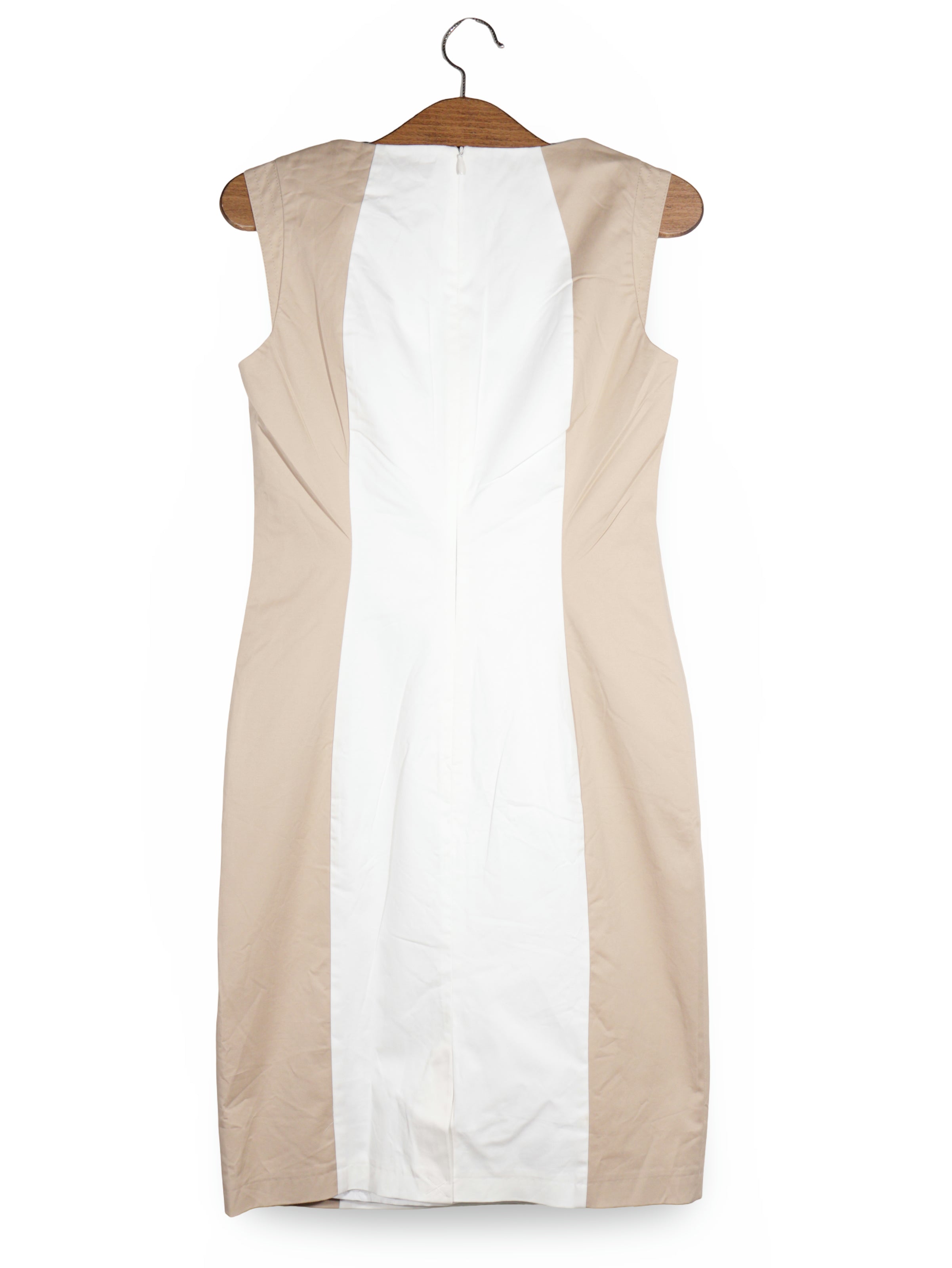 Rochie Jake's bej si alb mărime S vedere din spate second-hand premium
