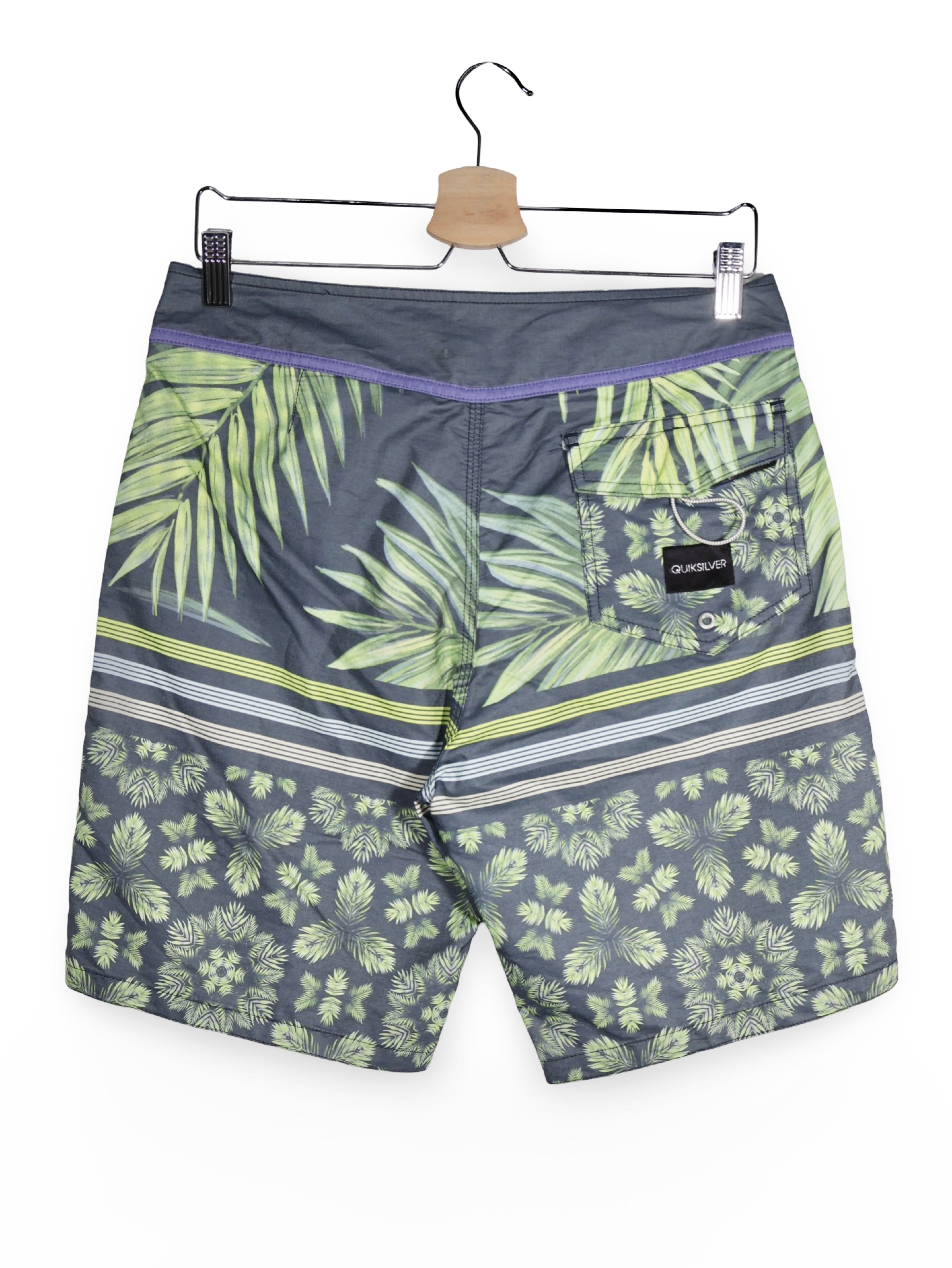 Pantaloni scurți - Quiksilver boardshorts gri cu print tropical – S – Bărbați - spate