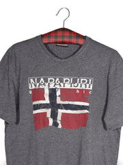 Tricou Napapijri gri cu imprimeu grafic – S – Bărbați - imagine 2