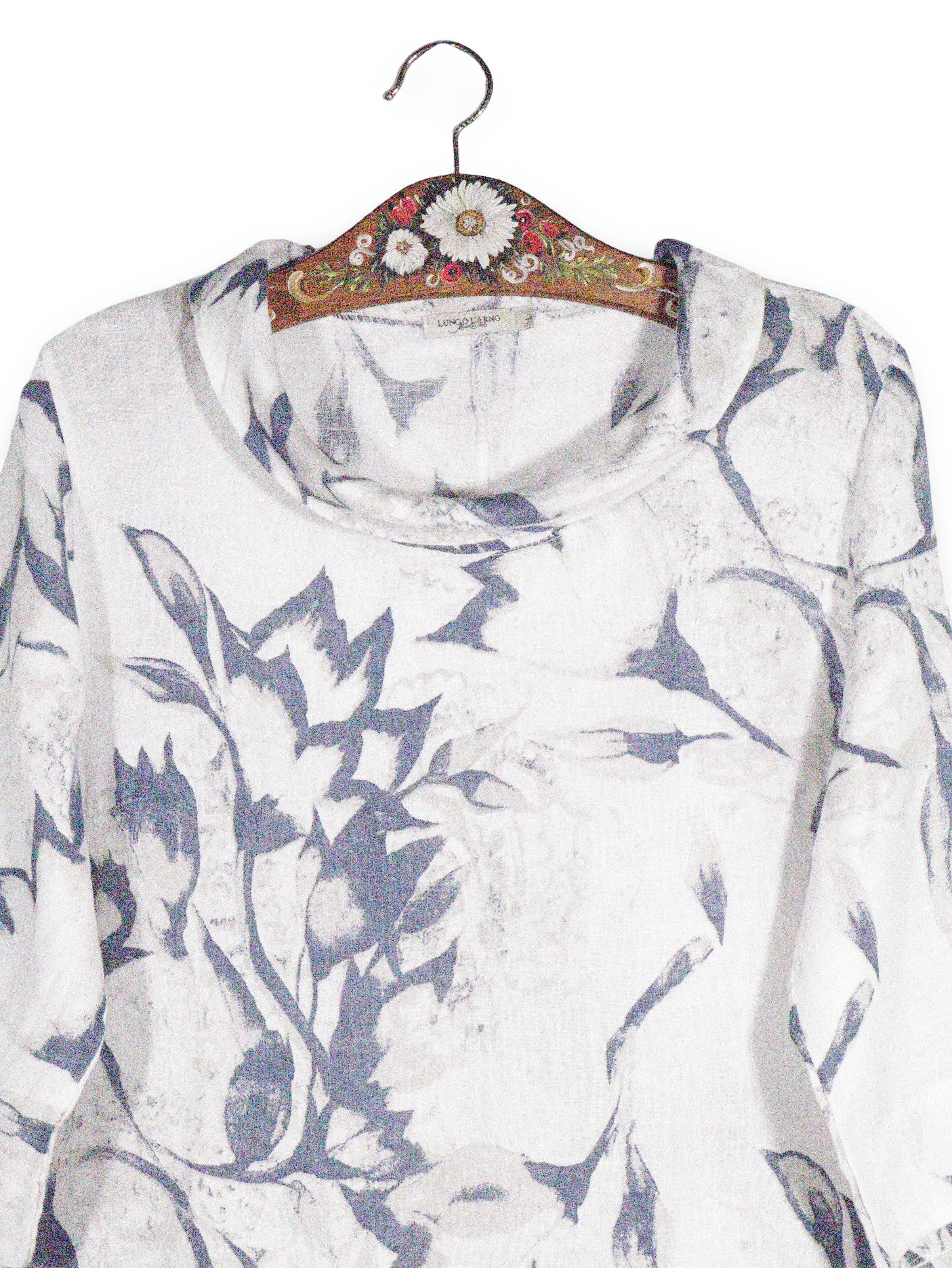 Bluza LUNGO LARNO alb cu imprimeu gri-violet mărime L detaliu material și croială second-hand premium