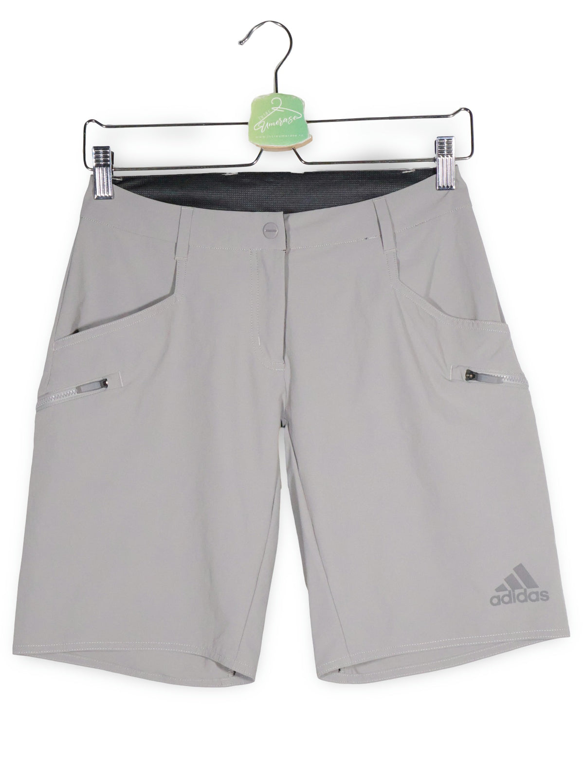 Pantaloni scurti adidas gri deschis mărime S vedere din față second-hand premium