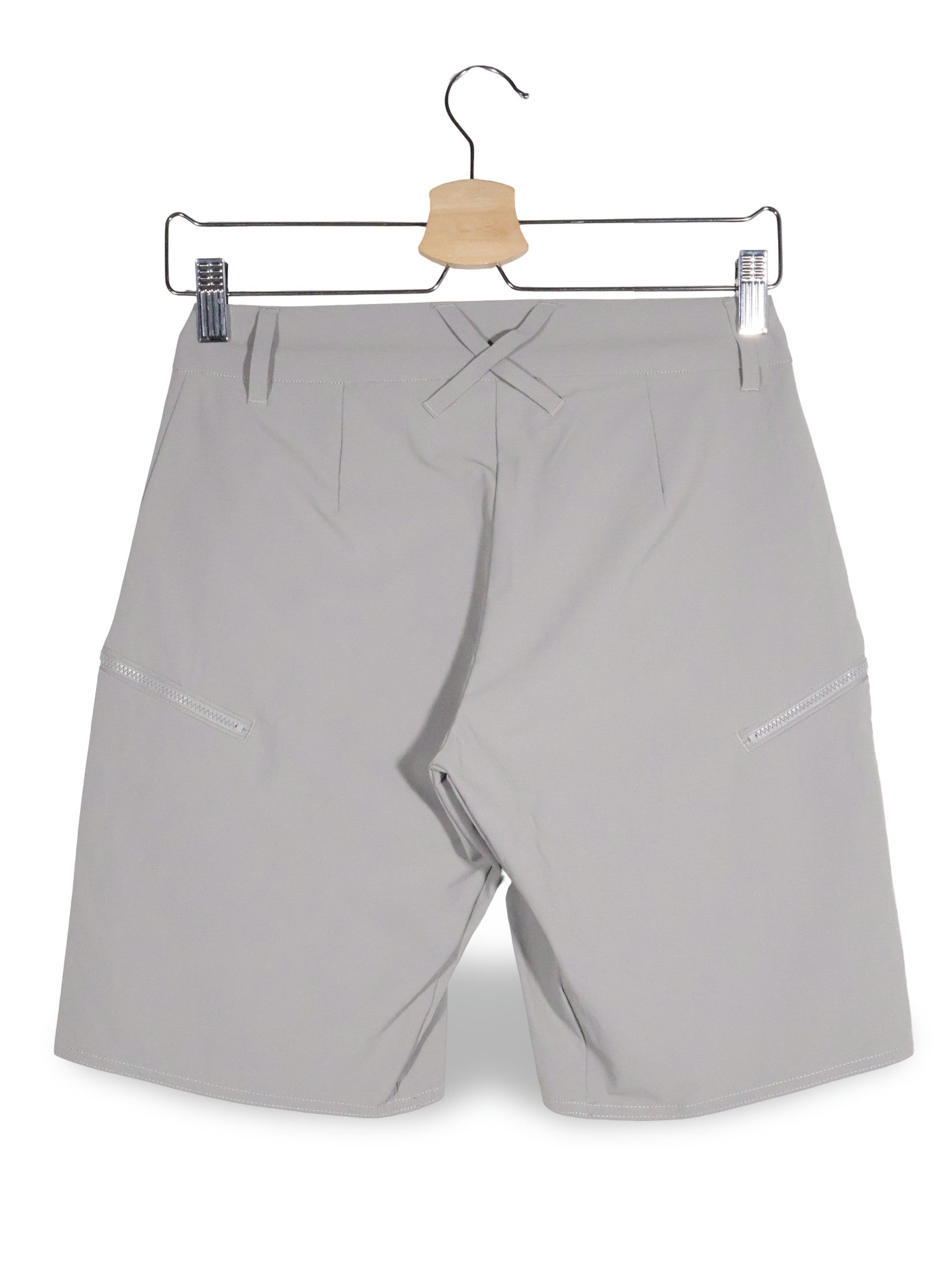 Pantaloni scurti adidas gri deschis mărime S vedere din spate second-hand premium