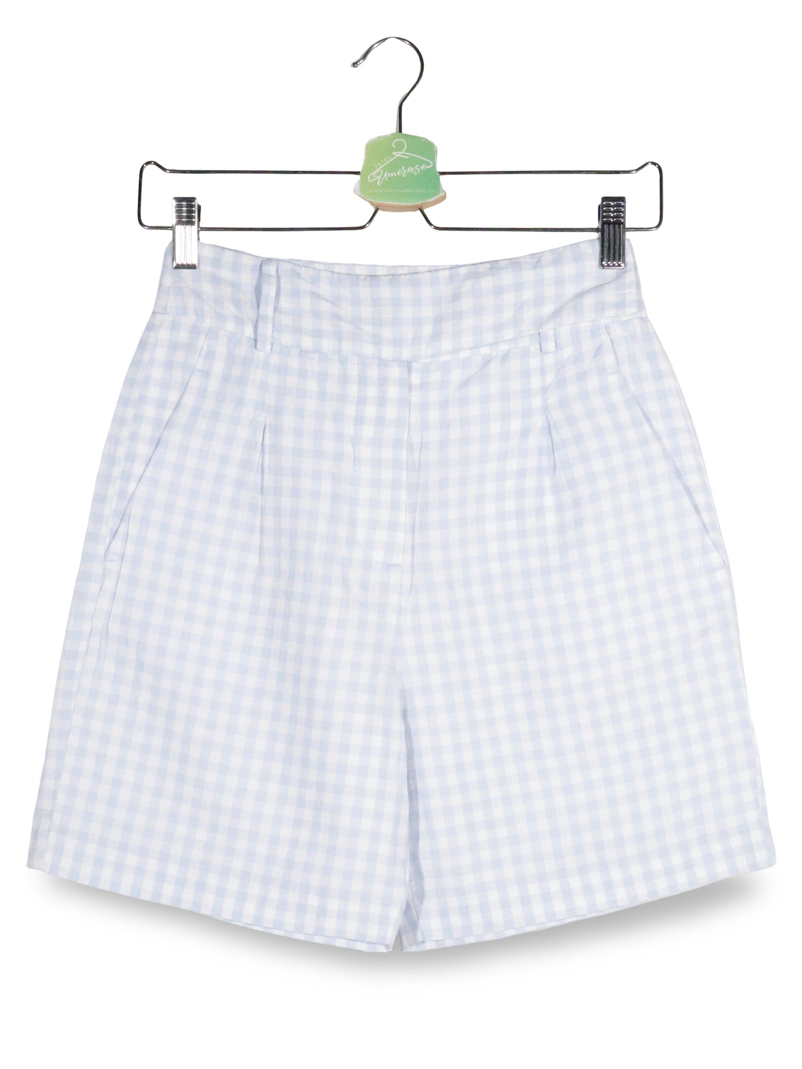 Pantaloni scurti Benetton alb cu imprimeu carouri bleu mărime M vedere din față second-hand premium