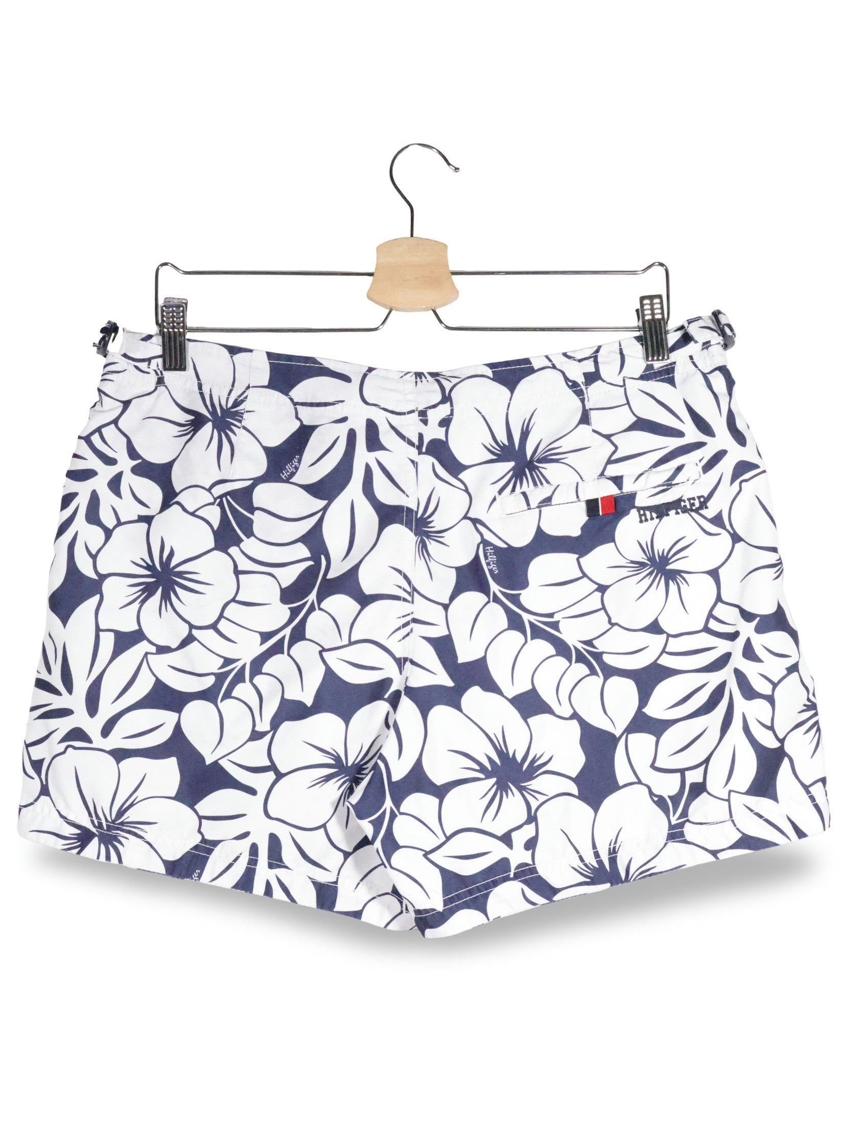 Pantaloni scurti Tommy Hilfiger alb / bleumarin mărime M vedere din spate second-hand premium