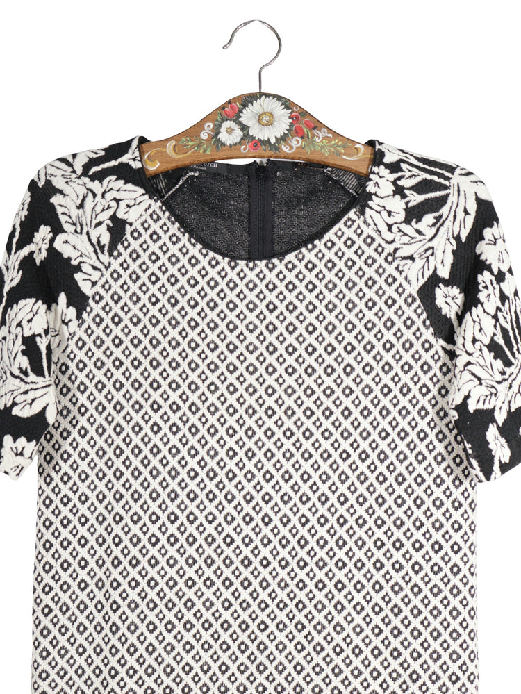 Rochie MAISON SCOTCH alb și negru mărime S detaliu material și croială second-hand premium