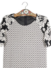 Rochie MAISON SCOTCH alb și negru mărime S detaliu material și croială second-hand premium