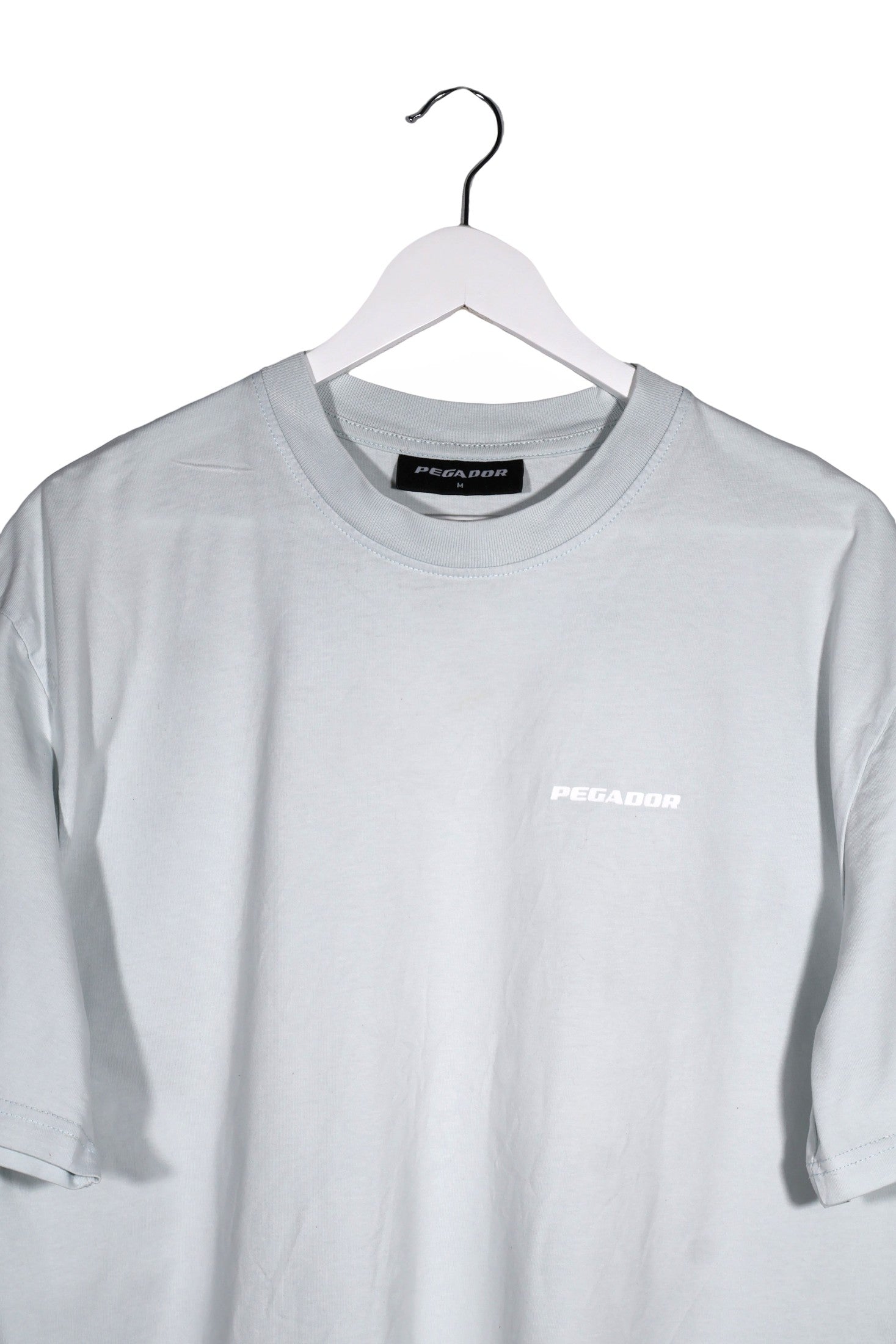 Tricou PEGADOR gri deschis mărime M detaliu material și croială second-hand premium