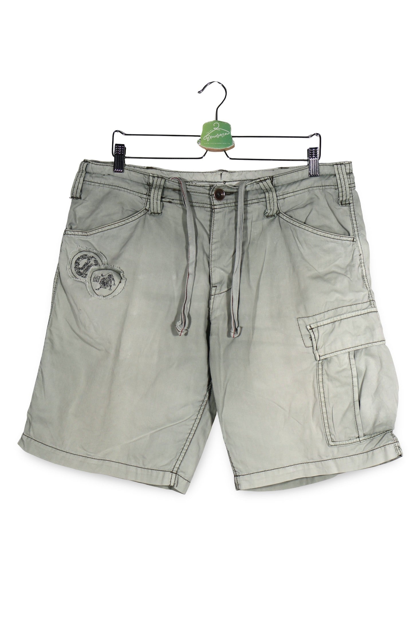 Pantaloni scurti Jack & Jones gri-verde deschis mărime L vedere din față second-hand premium