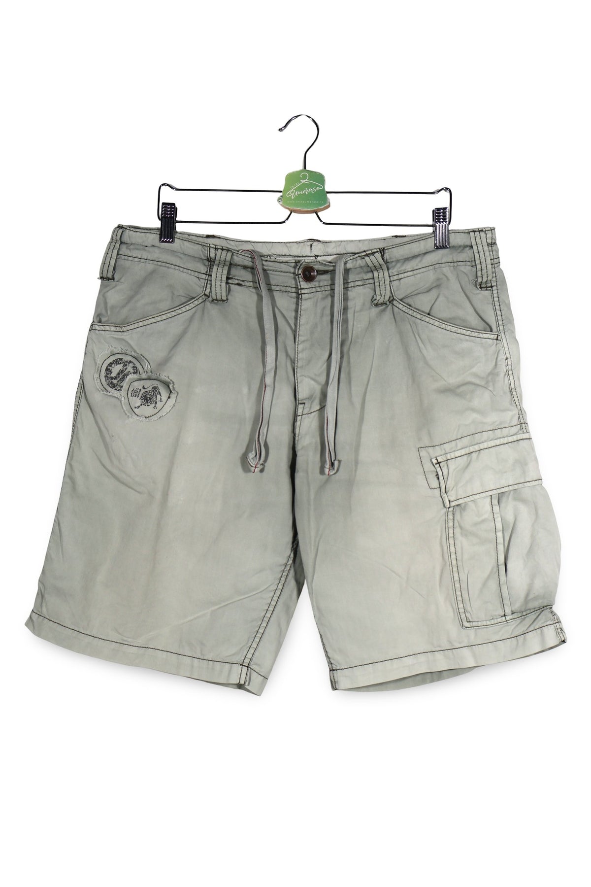 Pantaloni scurti Jack & Jones gri-verde deschis mărime L vedere din față second-hand premium