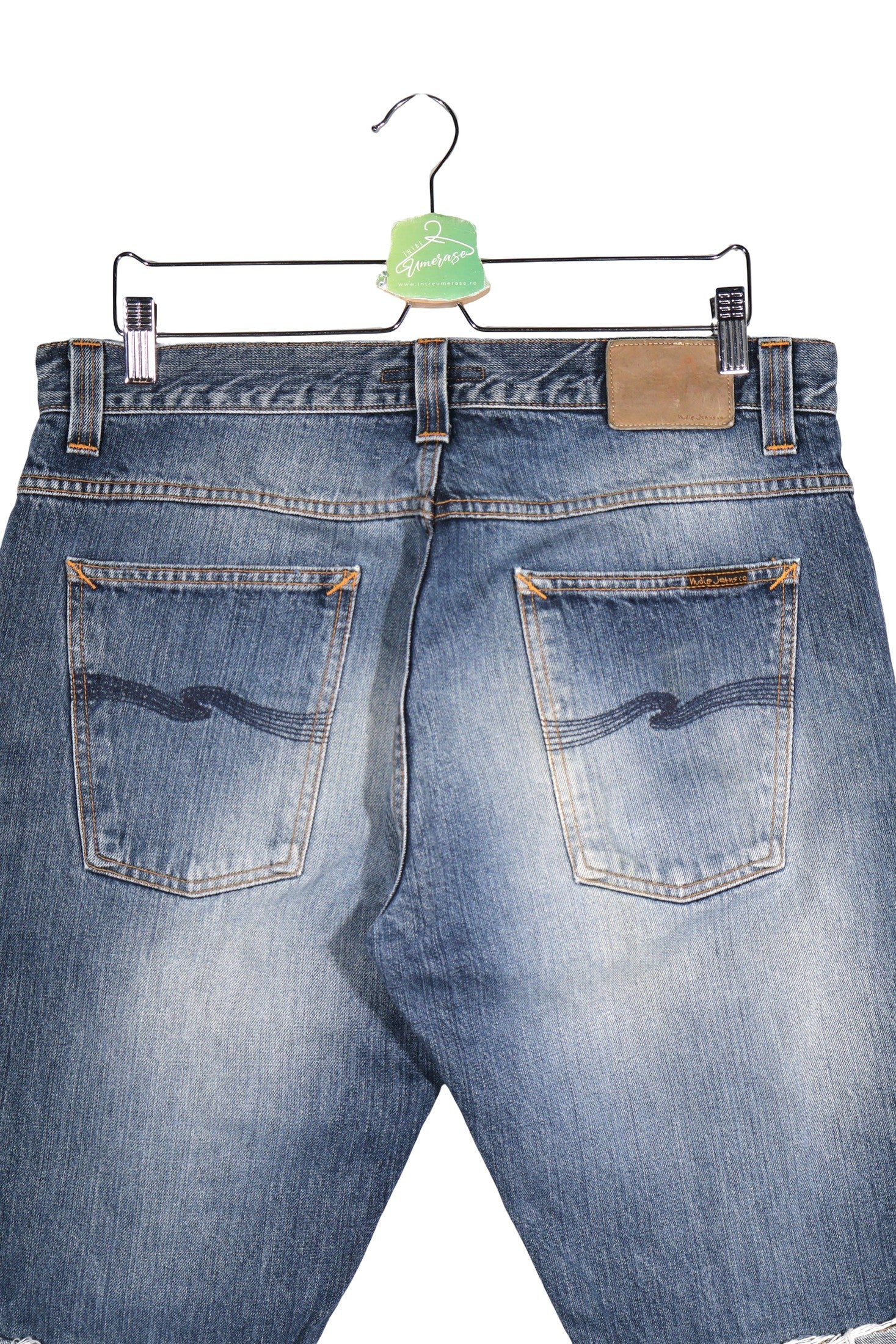 Blugi scurti Nudie Jeans albastru denim spălat mărime L detaliu material și croială second-hand premium