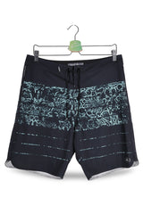 Pantaloni scurti O'Neill negru cu print albastru-verzui mărime S vedere din față second-hand premium