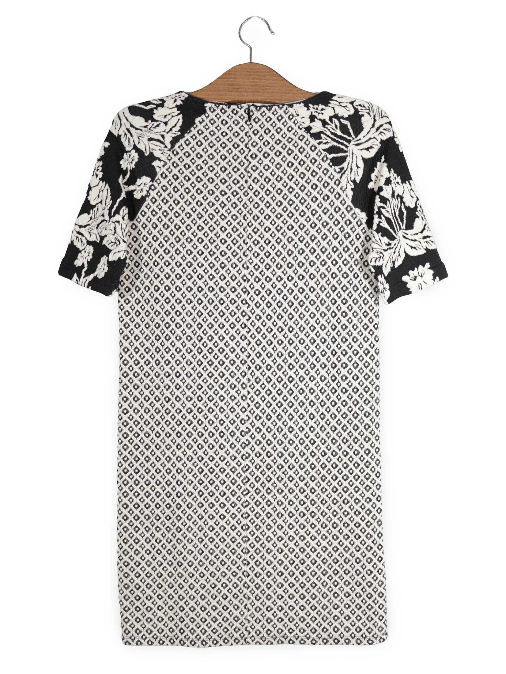 Rochie MAISON SCOTCH alb și negru mărime S vedere din spate second-hand premium