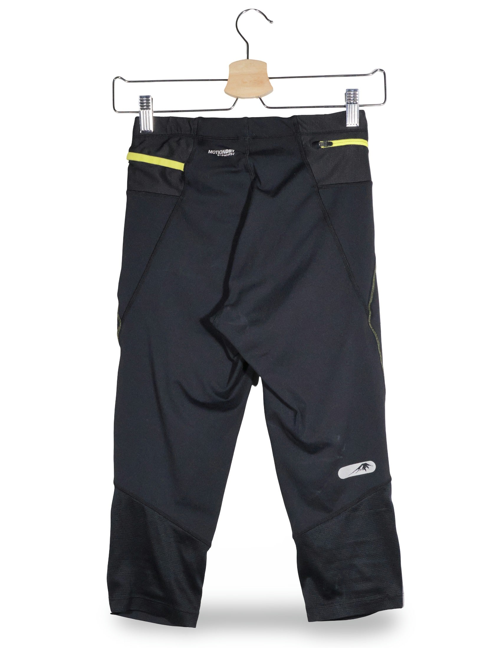 Pantaloni scurti asics negru mărime S vedere din spate second-hand premium