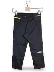 Pantaloni scurti asics negru mărime S vedere din spate second-hand premium