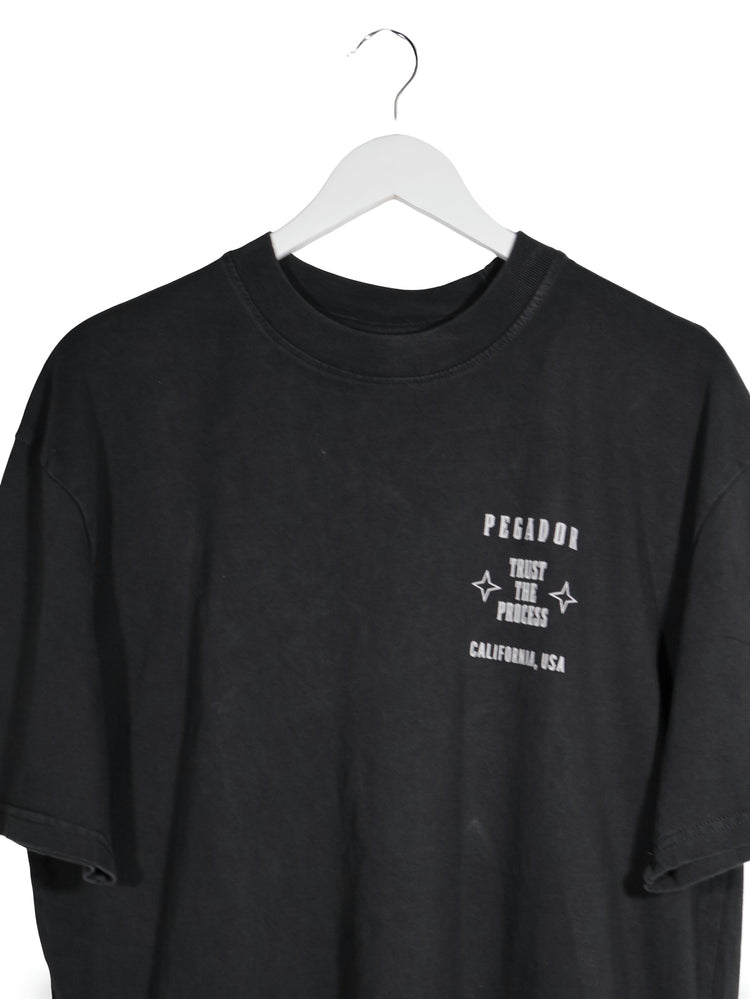 Tricou PEGADOR negru mărime S detaliu material și croială second-hand premium