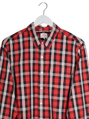 Camasa Levi's roșu, negru, alb, gri în carouri mărime L detaliu material și croială second-hand premium