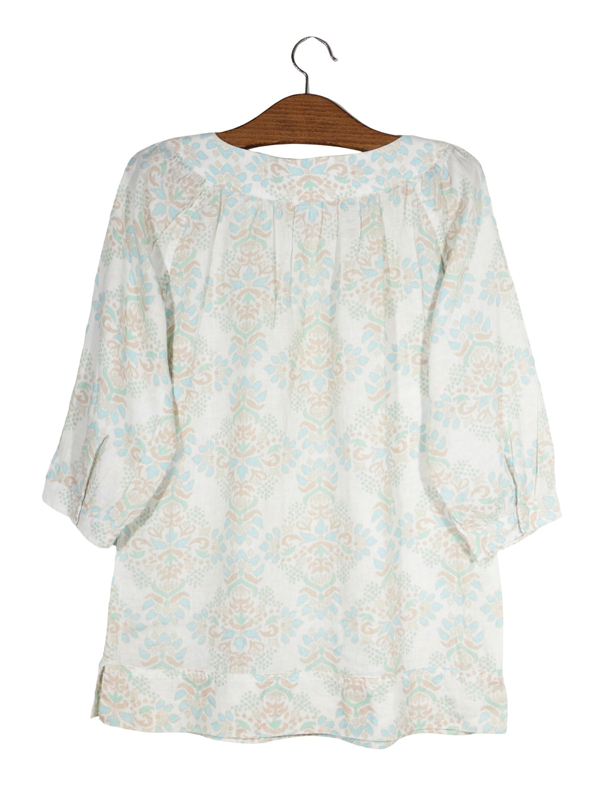 Camasa Lands' End alb cu imprimeu pastel bleu, bej si verde mărime M vedere din spate second-hand premium
