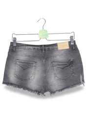 Blugi scurti Buffalo gri mărime M vedere din spate second-hand premium