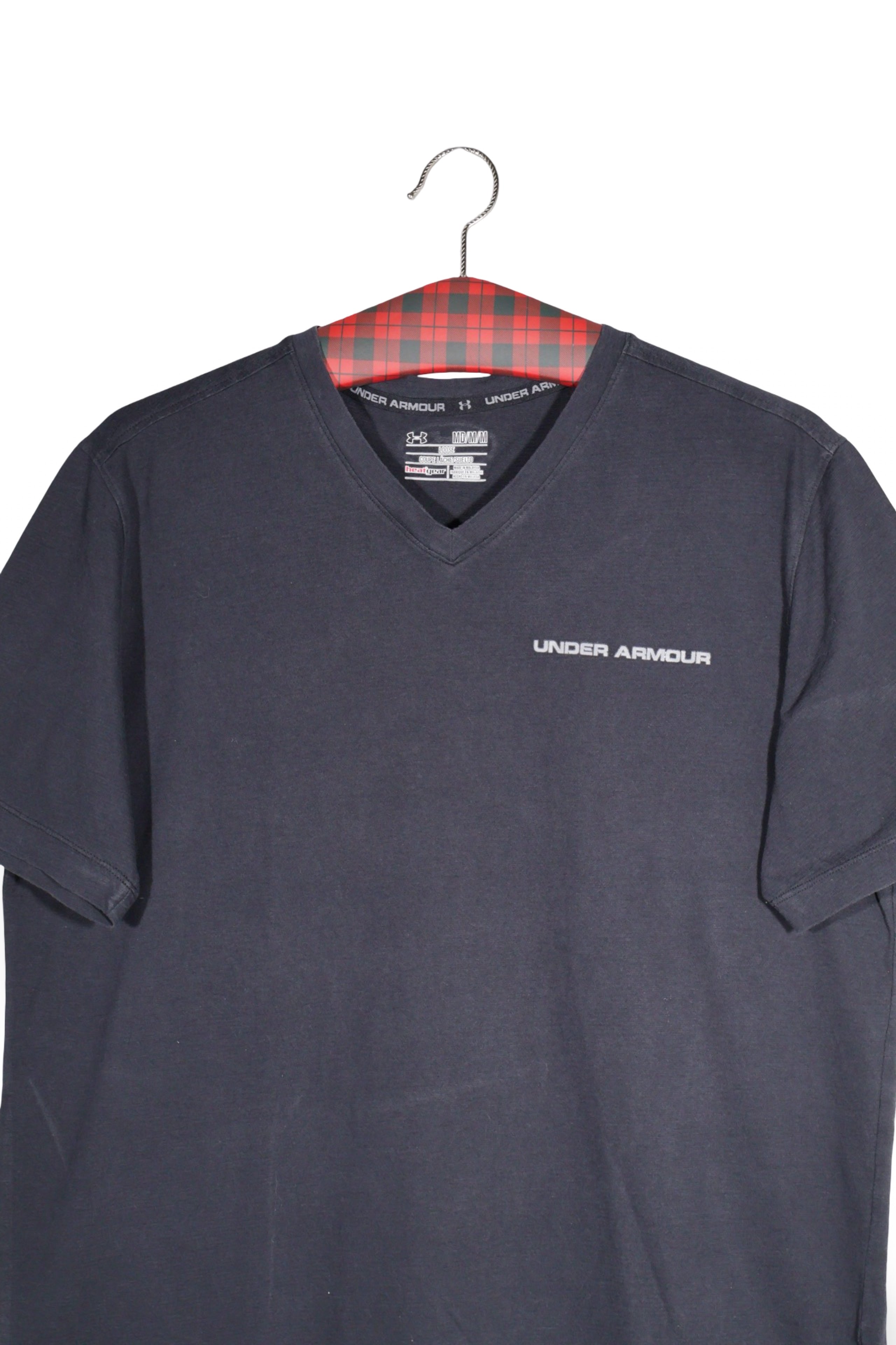 Tricou - Under Armour negru cu guler in V și logo discret – M – Bărbați - detaliu