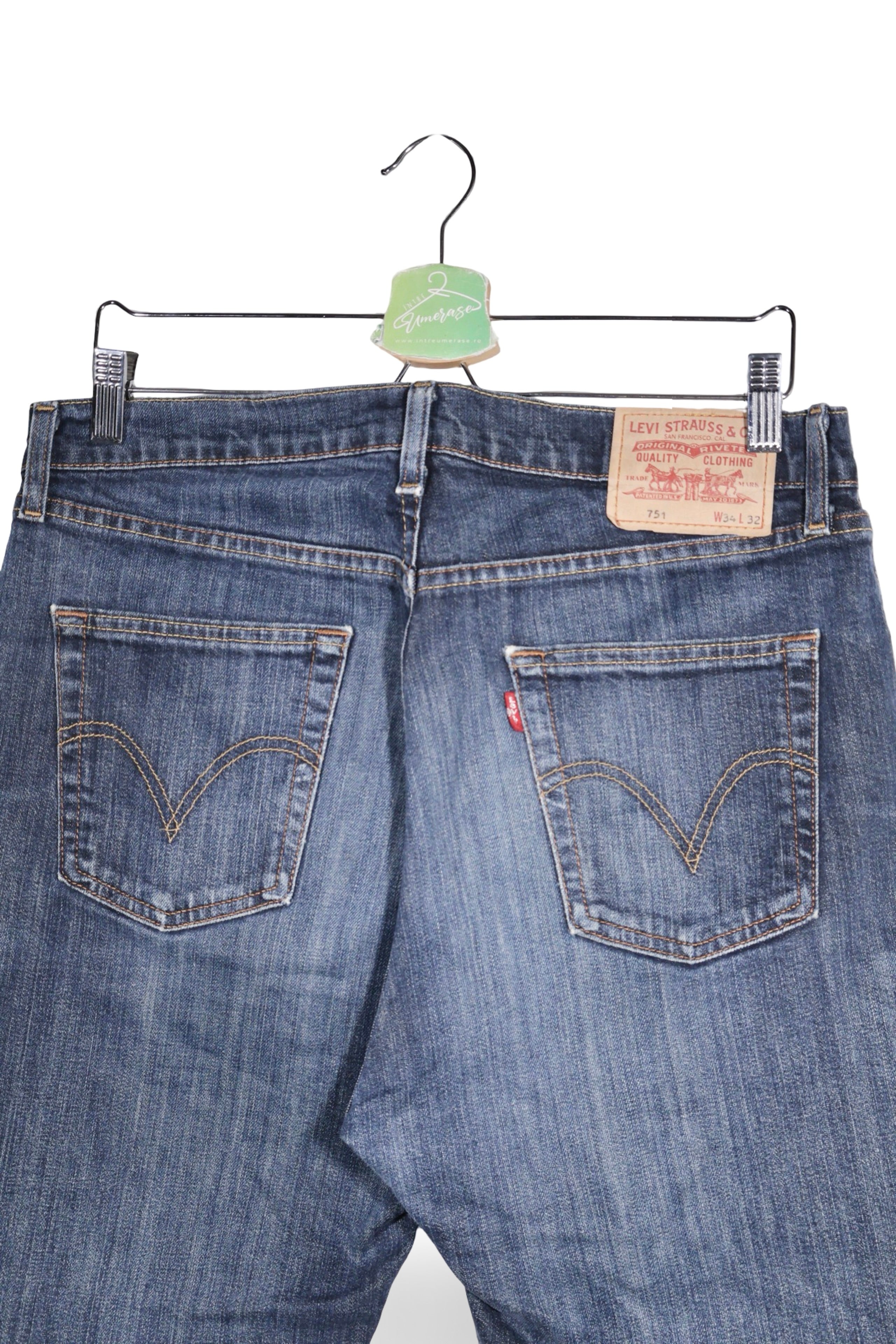Blugi scurți - Levi's din denim albastru cu tiv decupat – M – Bărbați - spate