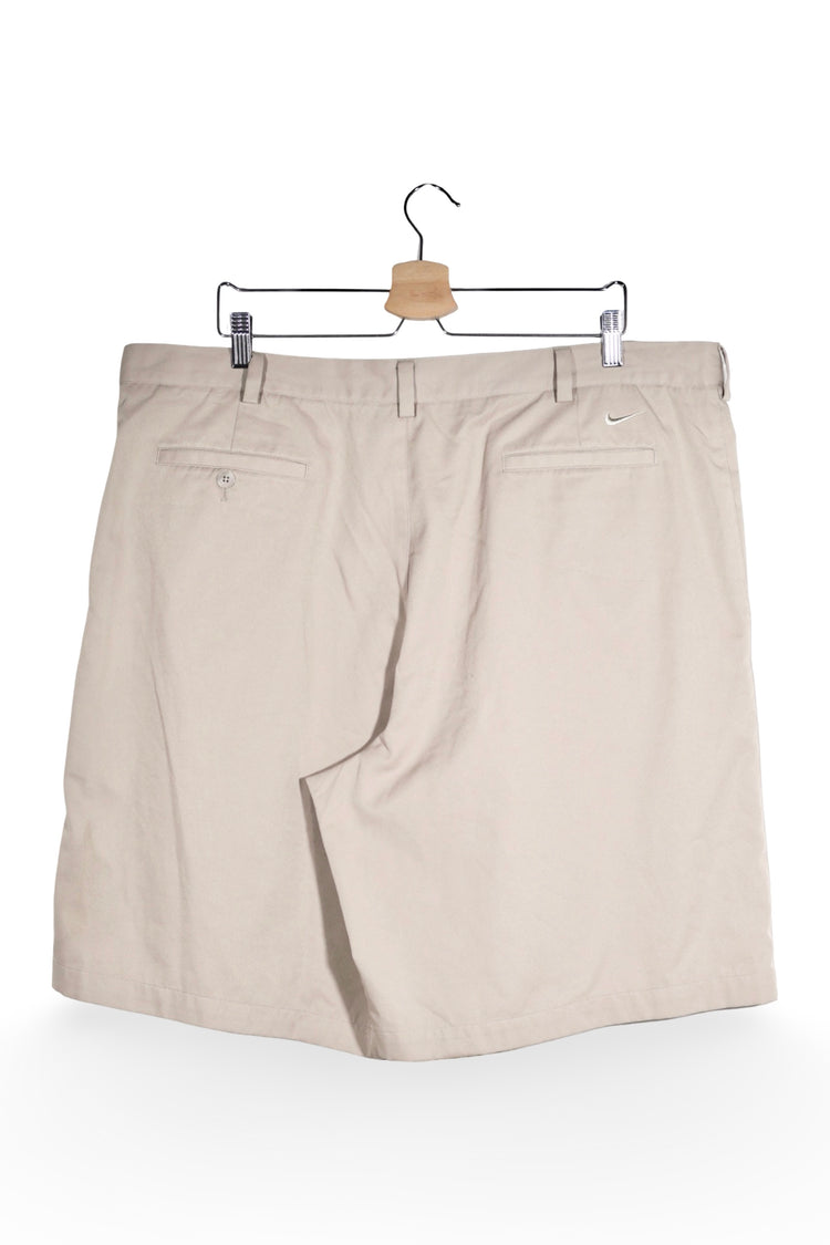 Pantaloni scurți - NIKE chino bej plisat pentru golf – L – Bărbați - spate
