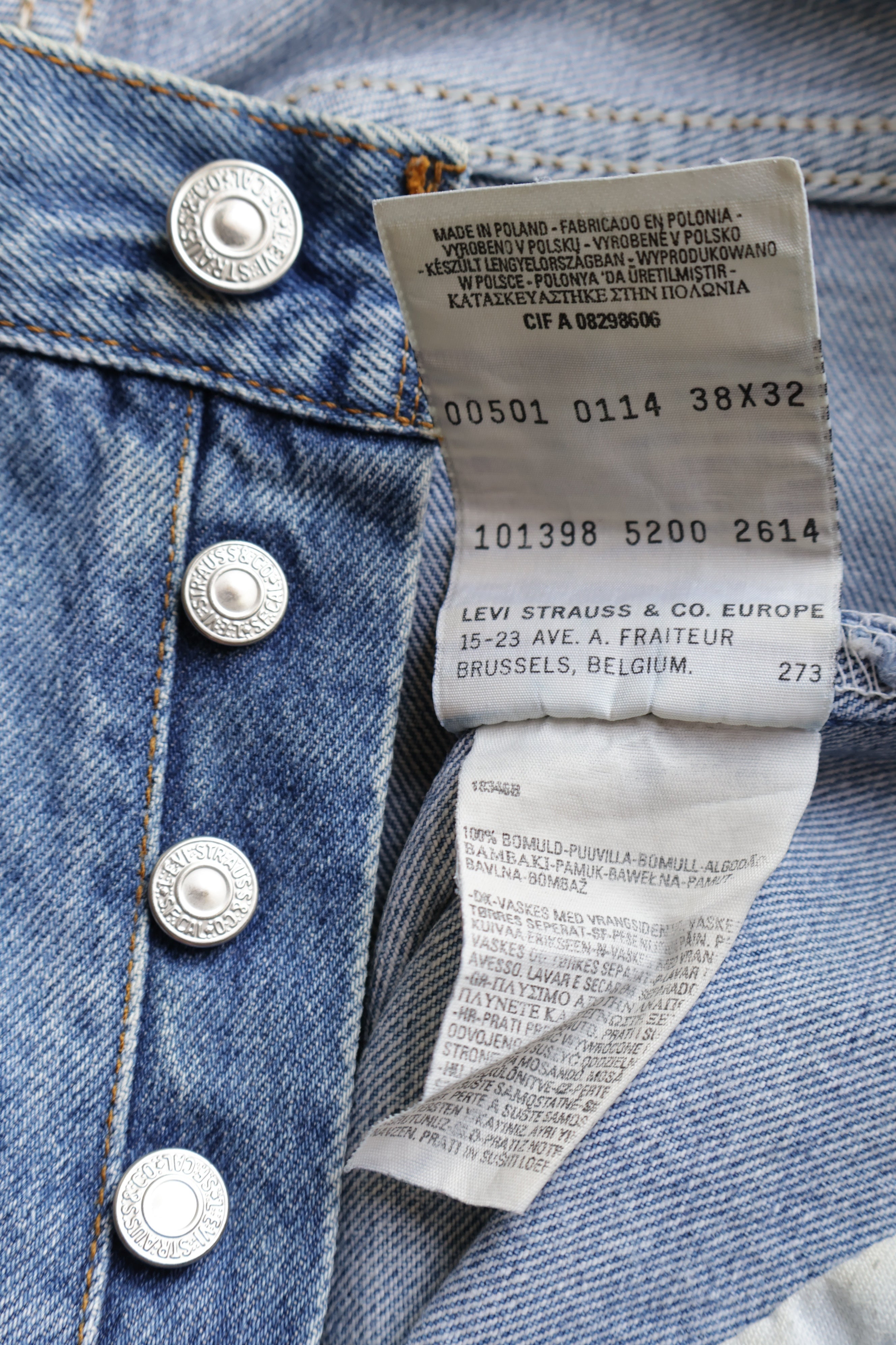 Blugi scurti Levi's - marimea XL - Barbati