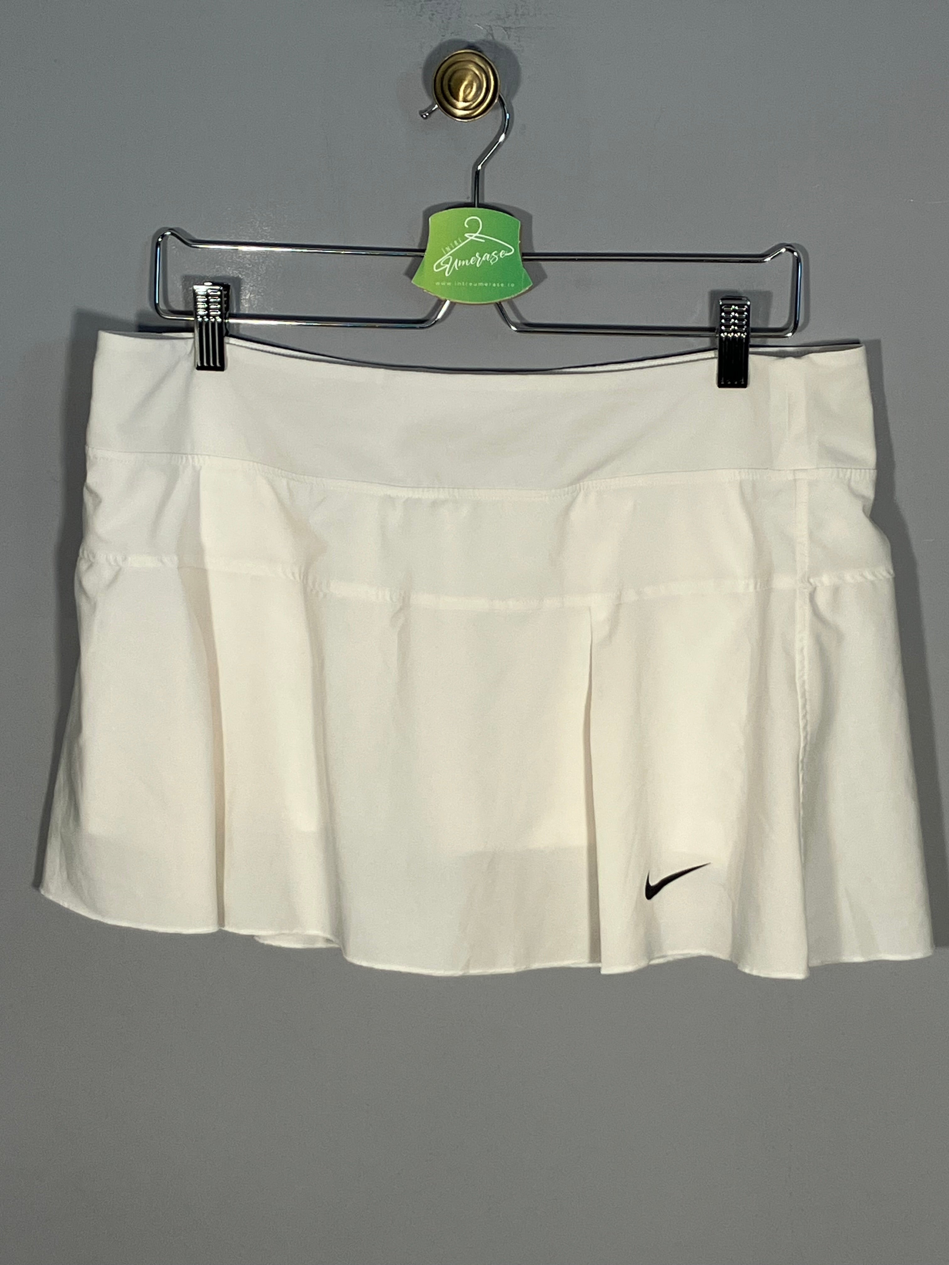 Fusta/pantaloni scurti Nike - marimea L