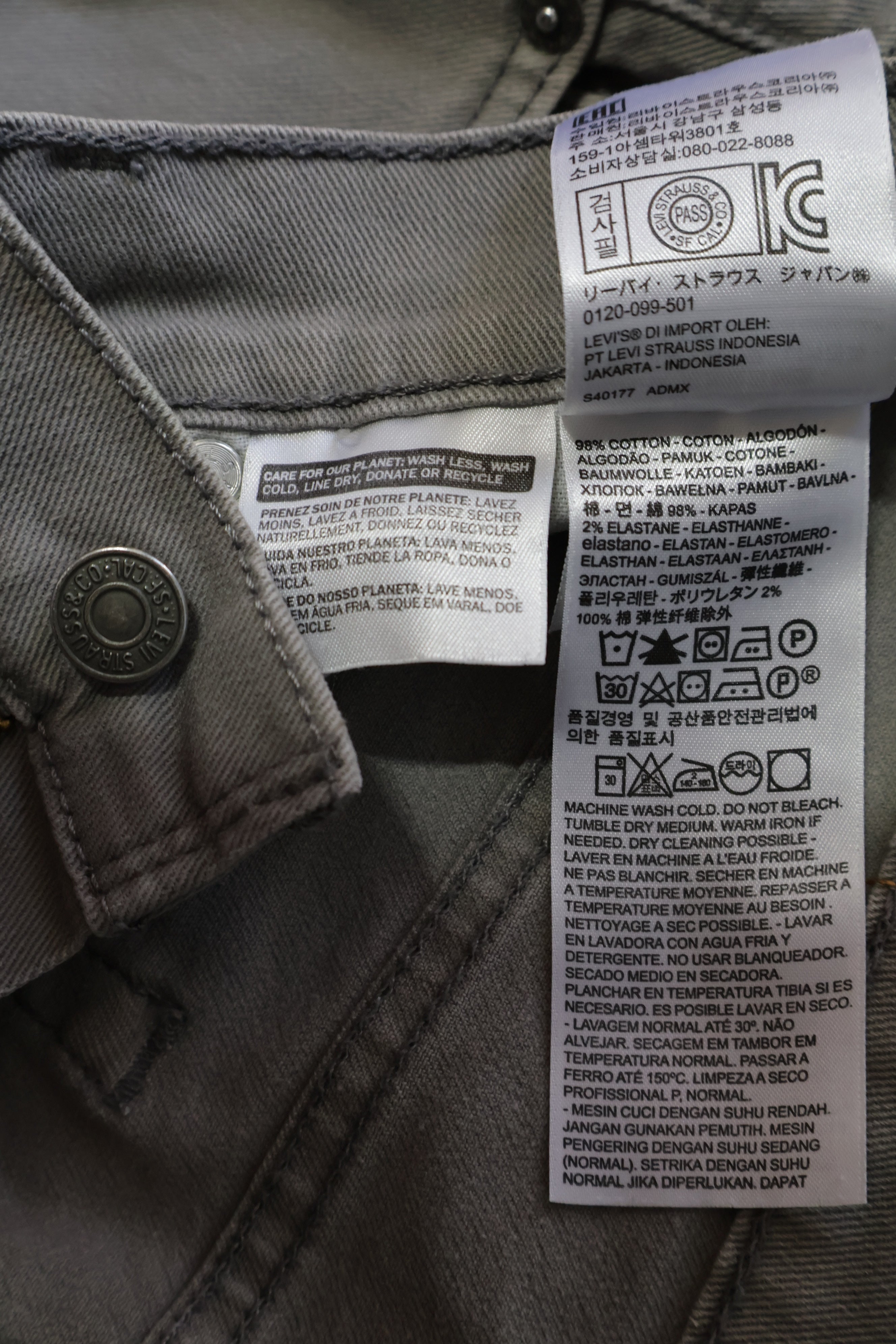 Blugi scurti Levi's - marimea S/M - Barbati