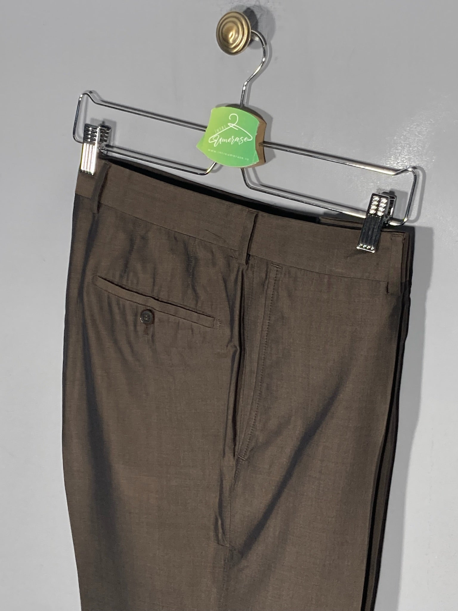 Costum Hugo Boss (100% matase) - marimea 52 - L