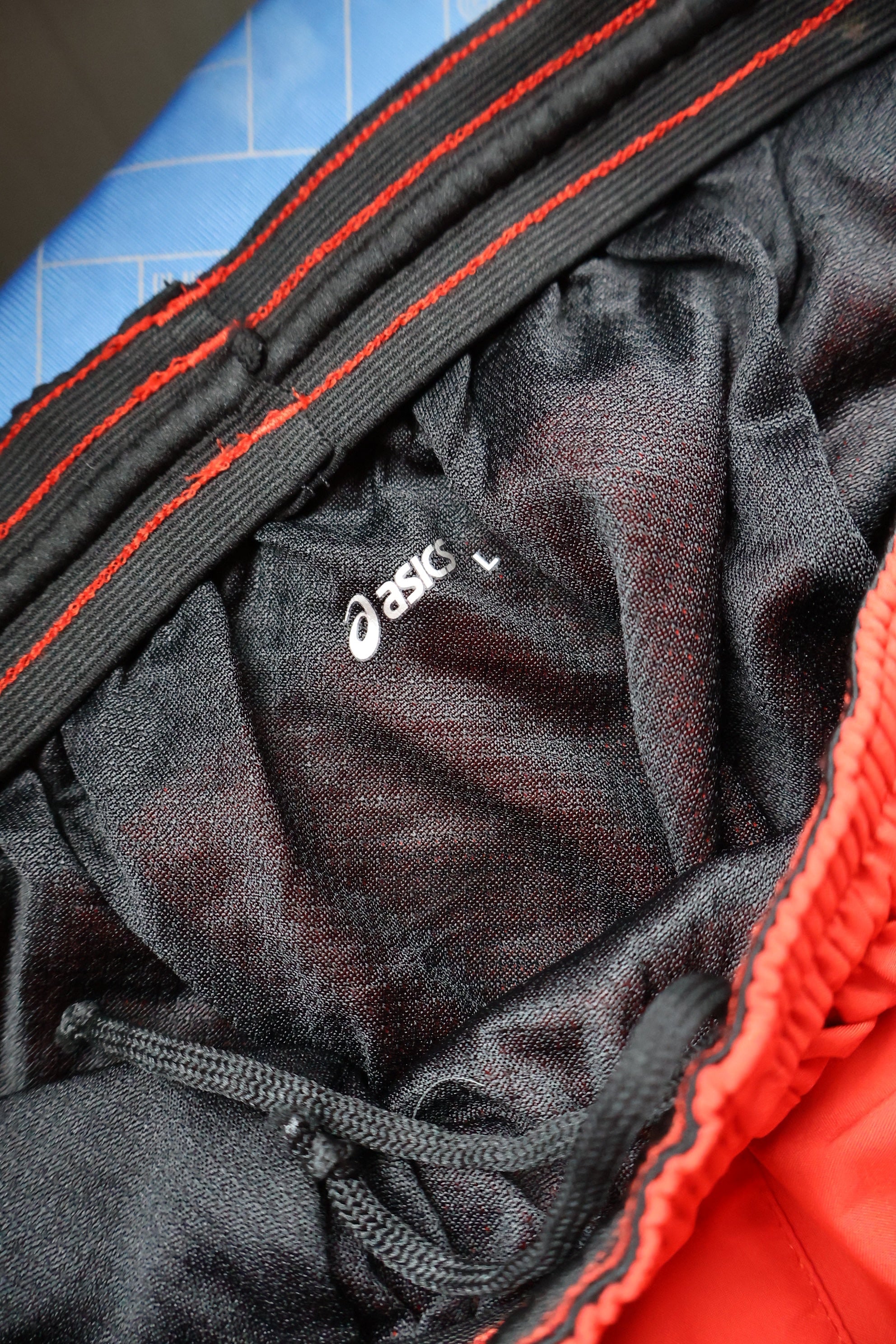 Pantaloni scurti Asics - marimea L - Femei