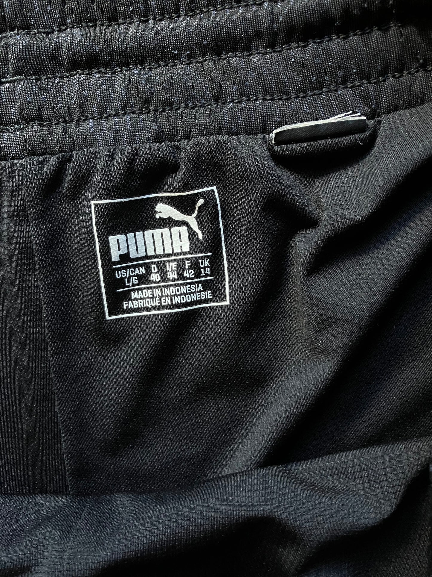 Pantaloni scurti Puma - marimea L