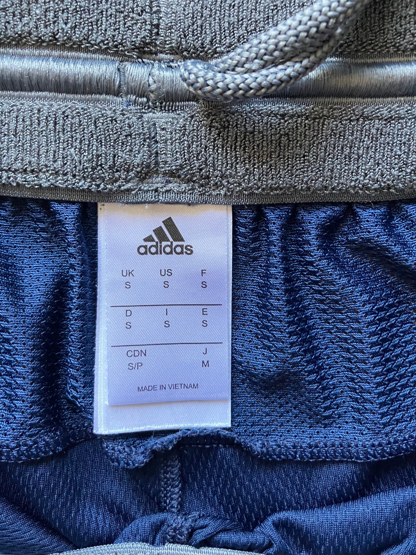 Pantaloni scurti Adidas - marimea S