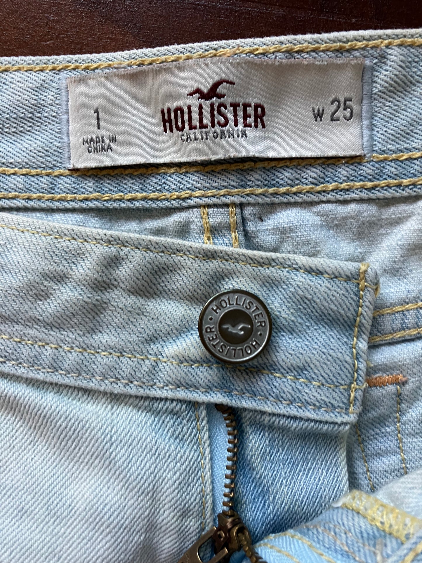 Blugi scurti Hollister - marimea W25 - XS