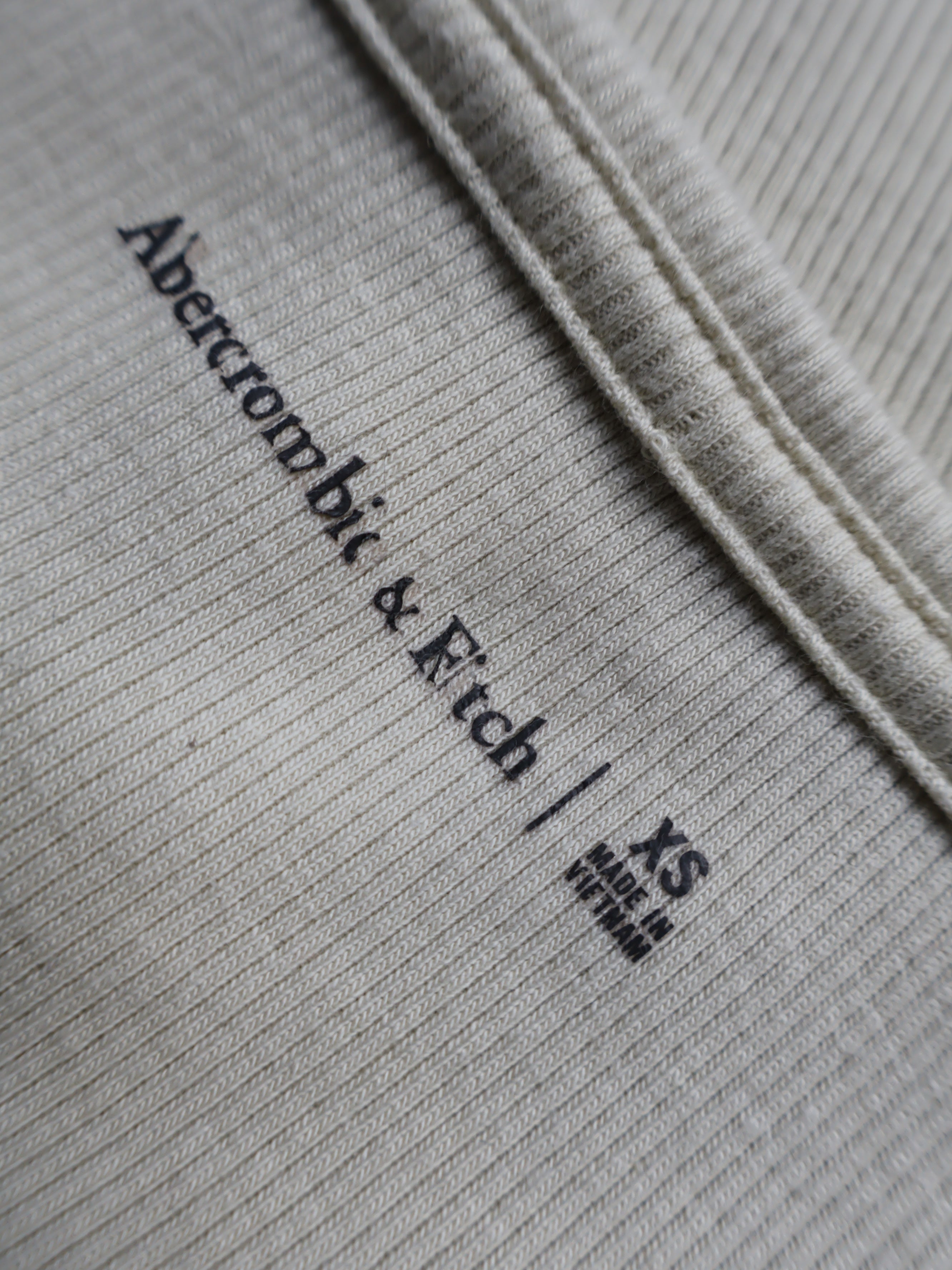 Tricou Abercrombie&Fitch - marimea XS - Femei